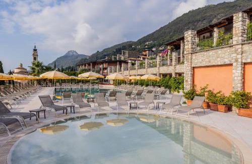 Gargnano Apartment | Residence Borgo Dei Limoni - Appartamenti con Garage