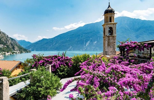 Limone sul Garda Apartment | Residence Villa Gianna Three-room apartment with lake view for 3 people