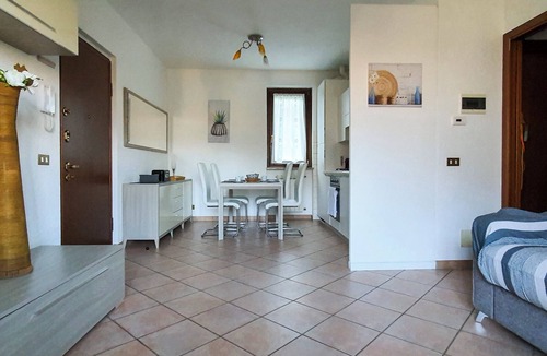 Castello Apartment | Residenza La Rocca: Vista Caldé by Lago Reisen