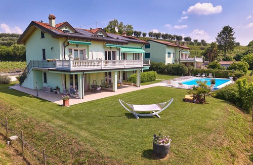 Montioni Apartment | Residenza Pastrengo - apartment Girasole with pool and terrace