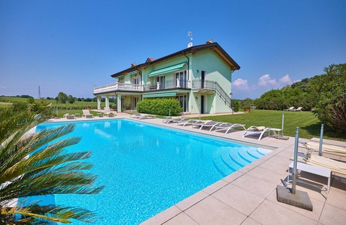 Montioni Apartment | Residenza Pastrengo - apartment Girasole with pool and terrace