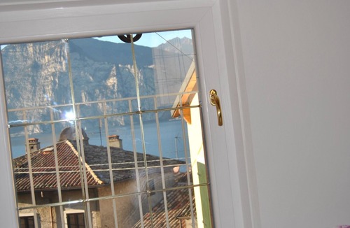 Cassone House | ROMANTIC COTTAGE WITH 2 Double Bedrooms—LAST-MINUTE RENTAL from August 23 to 28—GARAGE.
