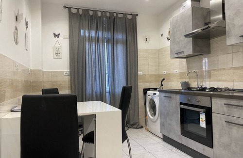 Tuscolano Apartment | Rome Spacious 3 rooms&3 bath Métro Station 200 meters walk