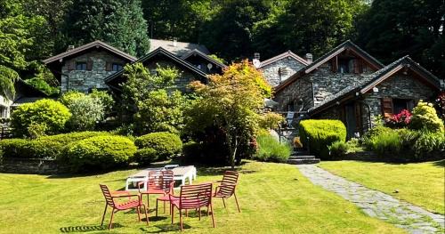 Comero House | ROOM BELVEDERE by CORTE DI CAVNE