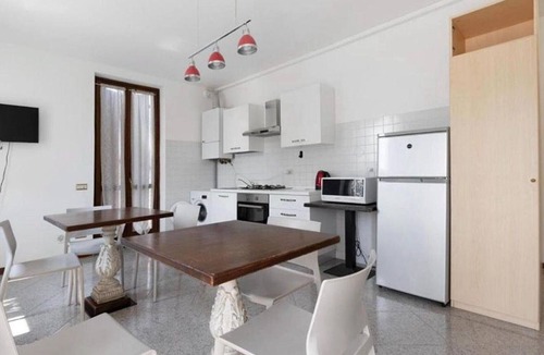Mozzecane Apartment | Room 'Camera Tripla' with Shared Terrace, Wi-Fi and Air Conditioning
