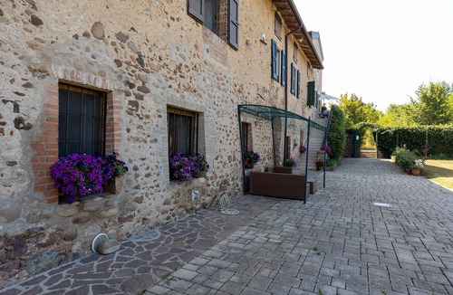 Santa Lucia ai Monti Apartment | Room 'Il Serraglio Terra' with Shared Garden, Wi-Fi and Air Conditioning