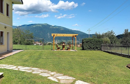 Alano di Piave Apartment | Room 'Monte Grappa View' with Mountain View, Wi-Fi and Air Conditioning