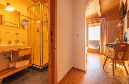 Bressanone Apartment | Room 'Panorama Room 2' with Shared Terrace, Shared Garden and Wi-Fi