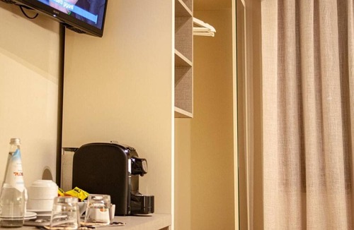 Longiano Apartment | Room 'Resort Villa Paola - Camera Tordo' with Sea View, Wi-Fi and Air Conditioning