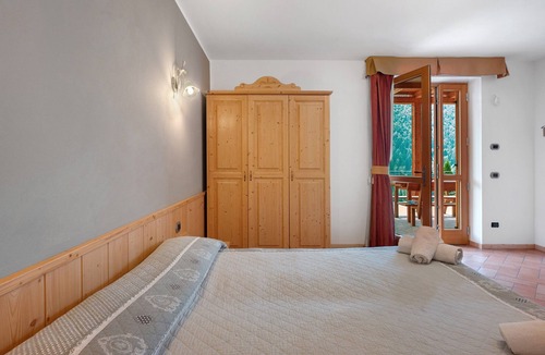 Caldes Apartment | Room 'Stanza 2' with Mountain View, Private Terrace and Wi-Fi