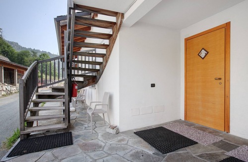 Torgnon Apartment | Room 'Tsamos' with Shared Terrace, Shared Garden and Wi-Fi