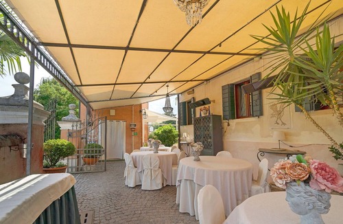 Dolo Apartment | Room 'Villa Goetzen - Camera Tripla' with Wi-Fi and Air Conditioning
