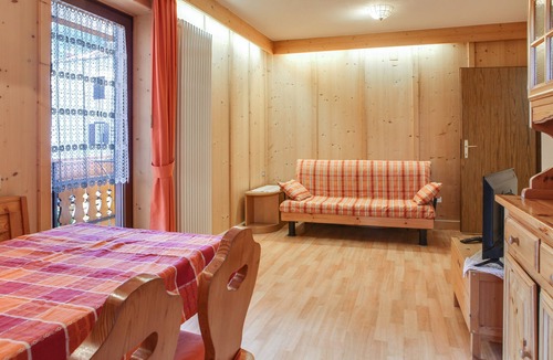 Moena Apartment | Rustic Apartment Casa March 1 with Wi-Fi, Balcony, Garden & Mountain View