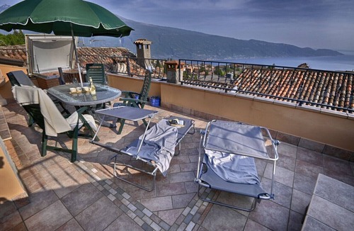 Gardola House | Rustico Balòt 21 by Theater Home, with pool and lake view
