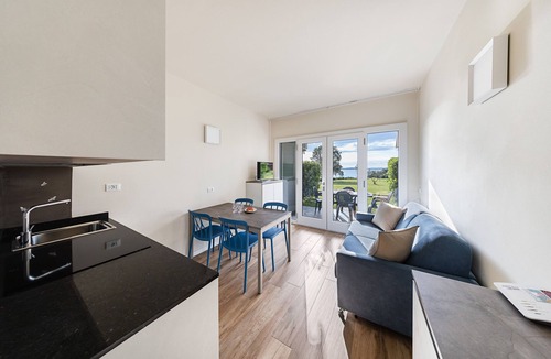 Solarolo Apartment | San Sivino 100 with garden and lakefront pool