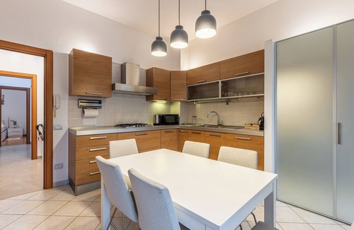 San Siro Apartment | SanSiroSuite75: Spacious Apartment with Garage Near the Stadio & Fiera Metro Stations
