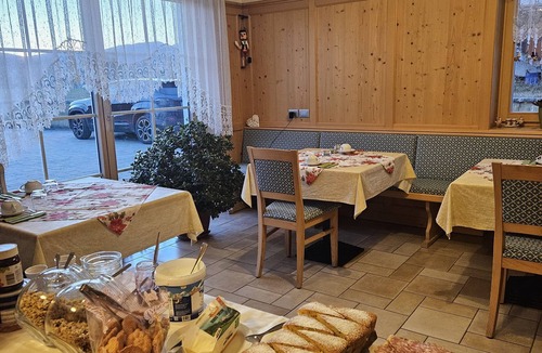Brez Bed & Breakfast | Short breaks with breakfast: double or triple room with private bathroom.