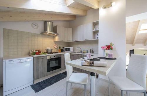 Angera Apartment | Silver Lake lake shore with Balcony&Air-Co, Angera, Italy