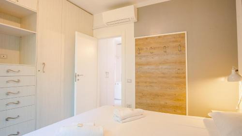 Monte Apartment | Sky Over Lake - Italian Homing