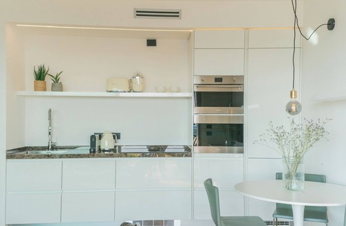 Como Apartment | Skyline Lake Apartment