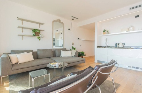 Como Apartment | Skyline Lake Apartment