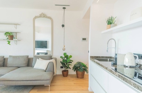 Como Apartment | Skyline Lake Apartment