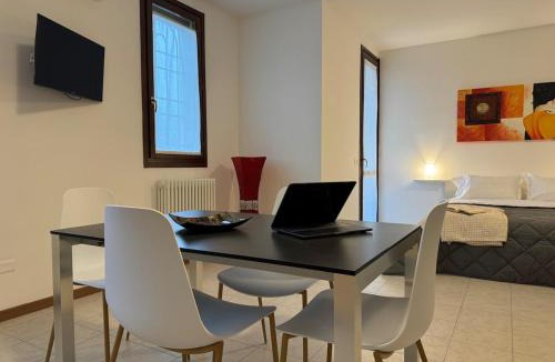 Castel San Pietro Terme Apartment | Smart Business&Travel Flat - Free Private Parking