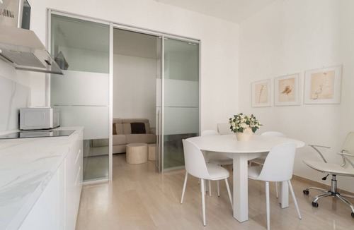Guastalla Apartment | Spacious 100m2 apartment, ideal for up to 6 guests, located on the second floor with lift.Located in the Guastalla district, it is about a 15-minute walk from the M3 Crocetta, M4 Sforza-Policlinico and M1/M4 San Babila metro stops, with numerous surface