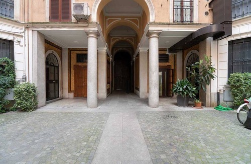 Central Station Apartment | Spacious flat w/wooden beams - Porta Venezia