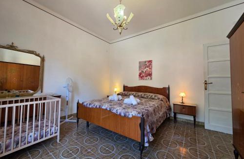 Finalborgo Apartment | Spacious flat with Terrace, Sea & Finalborgo - Bike Room