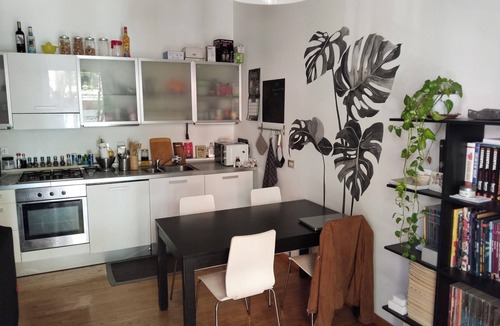 Isola del Bosco - Delle Corti House | Spacious room in three-room apartment within walking distance of the M1