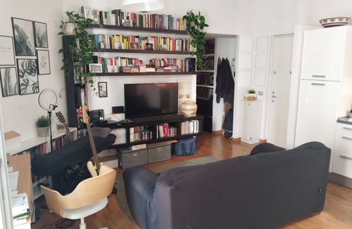 Isola del Bosco - Delle Corti House | Spacious room in three-room apartment within walking distance of the M1