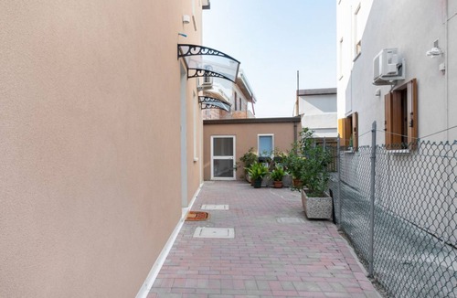 Peraga House | Spacious room with private bathroom is part of the San Vincenzo Rooms Guest House and is perfect for 2 guests. The accommodation is located in the renovated building in Vigonza, which is 10 minutes by car from the center of Padua and on the direct route