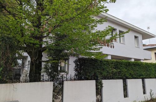 Guizza Apartment | Spazioso Appartamento in casa singola Padova con giardino