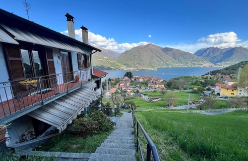 San Siro Apartment | Spectacular views of Lake Como. Peace and tranquility. Private parking