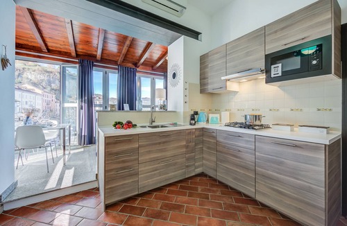 Arona Apartment | Stella Del Lago Pied Dans L'Eau in Arona, Arona, Italy