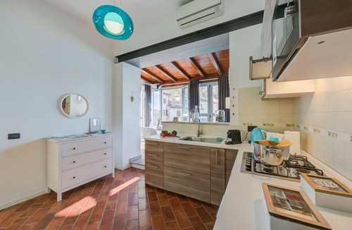 Arona Apartment | Stella Del Lago Pied Dans L'Eau in Arona, Arona, Italy