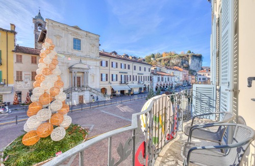 Arona Apartment | Stella Del Lago Pied Dans L'Eau in Arona, Arona, Italy