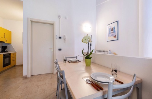 Toscolano Maderno Apartment | Studio Apartment 'Cozy Le Vele 7 Garda Lake' with Mountain View, Wi-Fi and Air Conditioning