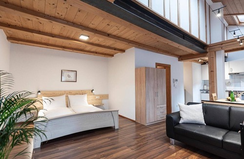 Feldthurns Apartment | Studio Apartment 'Rose' with Garden View, Shared Terrace and Wi-Fi - Schrotthof Schrambach