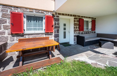 Laion Apartment | Studio Apartment "Talblick 1" with Mountain View, Garden and Wi-Fi