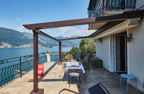 Naggio Apartment | Stunning lake view terrace in a medieval village
