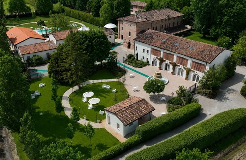 Mirandola Villa | Stunning private villa with hot tub, WIFI, A/C, private pool, TV, patio and pets allowed
