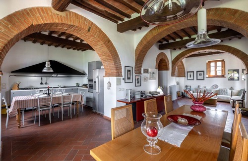 Pienza Villa | Stunning private villa with A/C, WIFI, TV, veranda and pets allowed, close to Montepulciano