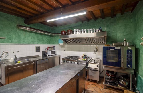 Pieve di Chio Villa | Stunning private villa for 16 guests with WIFI, private pool and TV