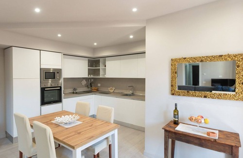 Intra House | Stunning villa for 4 guests with WIFI and balcony