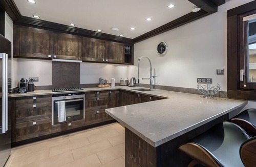 Courchevel Apartment | Stylish central apartment with fireplace and parking in Courchevel