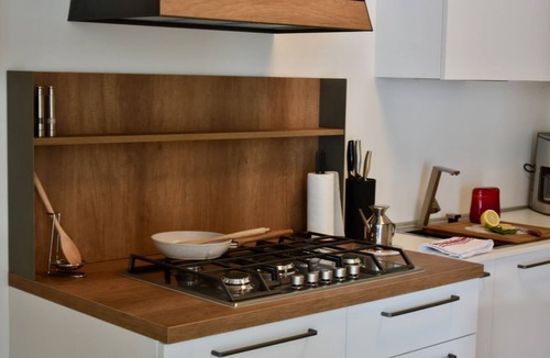 Lovere Old Town Apartment | Stylish Lakefront House is a beautiful and spacious 2 bedroom apartment, with plenty of light coming from the big and many windows overlooking the lake and the harbor, the apartment boasts a Spacious lounge with breathtaking lake view where you can lay d