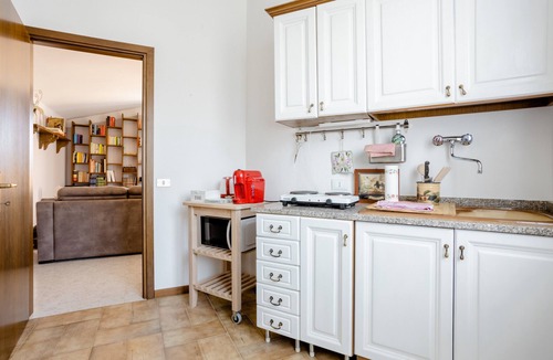 Mezzane di Sotto Apartment | Suite Al Pian Apartment with Private Pool, Wi-Fi, and Air Conditioning