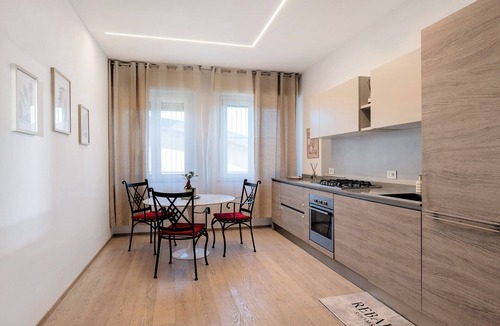 Borgo Roma Apartment | Suite Adige with Private Terrace, Wi-Fi and Air Conditioning